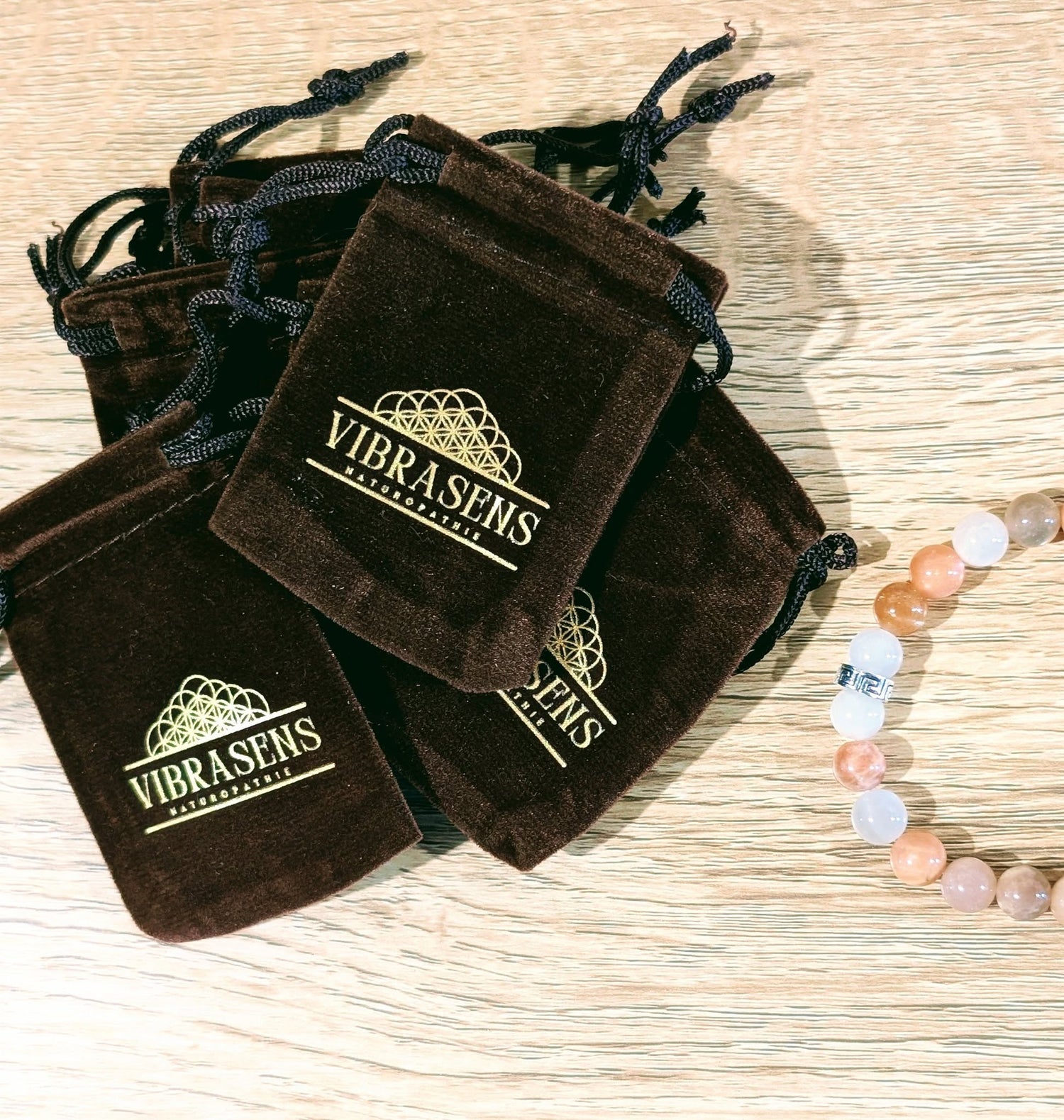 ✨ Une touche d’élégance en plus : découvrez nos pochons en velours personnalisés VibraSens ✨ - Vibrasens Naturopathie