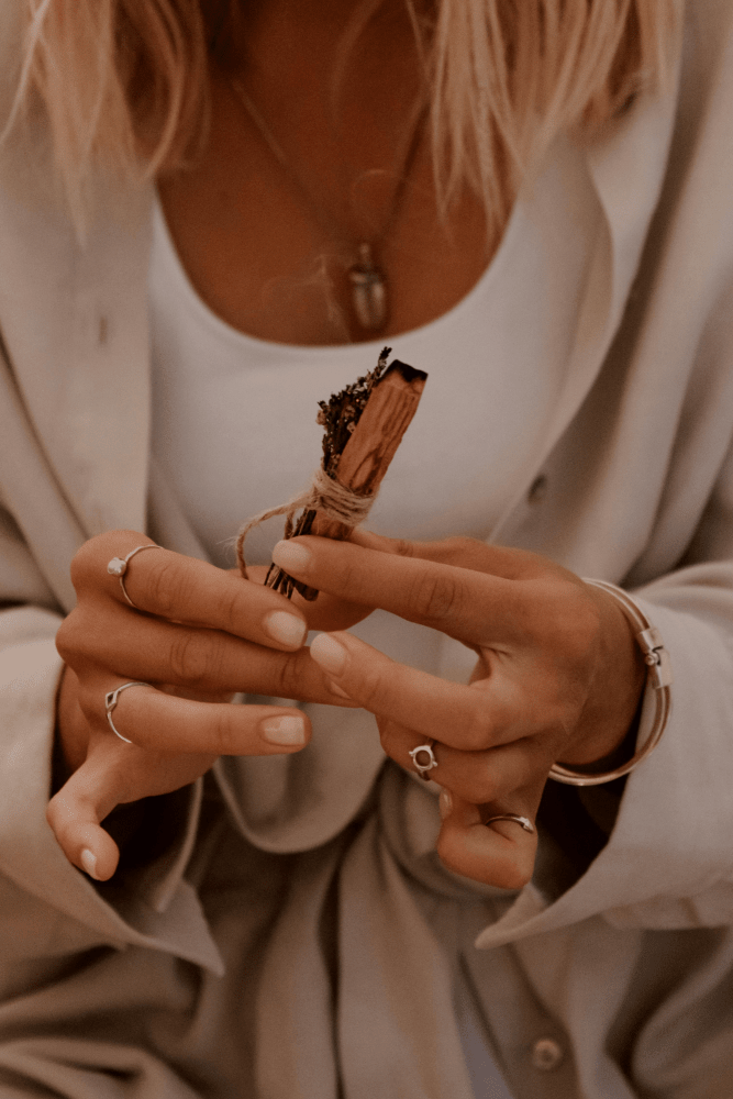 Nettoyage énergétique : pourquoi et comment purifier son espace de vie naturellement ? - Vibrasens Naturopathie
