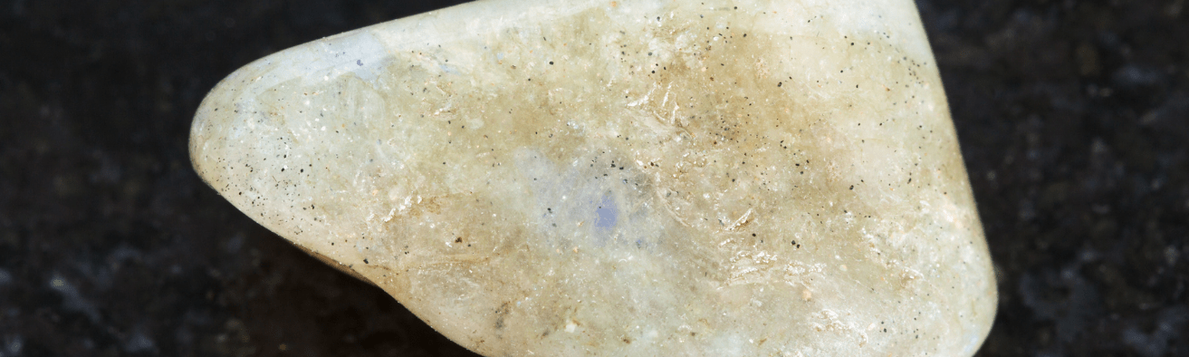 🌌 Labradorite : Vertus, Utilisation, Purification et Lien Astrologique - Vibrasens Naturopathie