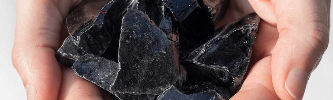 🖤 Tourmaline Noire : Vertus, Utilisation, Purification et Lien Astrologique - Vibrasens Naturopathie
