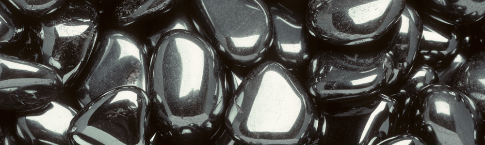 Hématite : la pierre de l'ancrage et de la confiance - Vibrasens Naturopathie